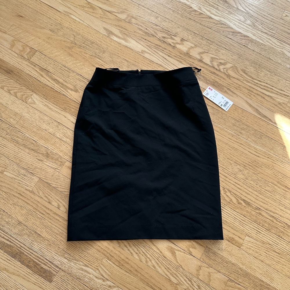 Black Uniqlo Pencil Skirt (size 4)